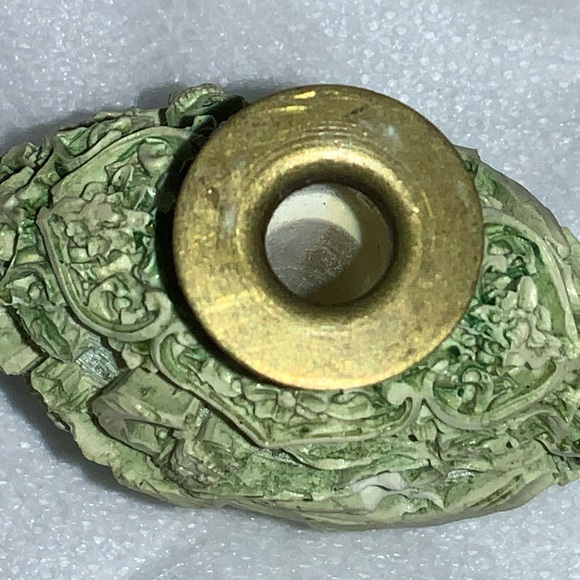 Vintage Well Carved Cinnabar Snuff Bottle - Picture 8 of 8